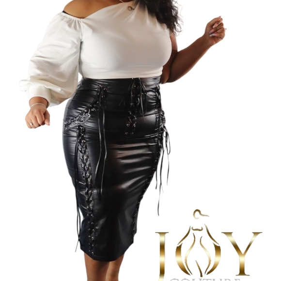 The "Classy Yet Sassy" Top - Picture 9 of 10